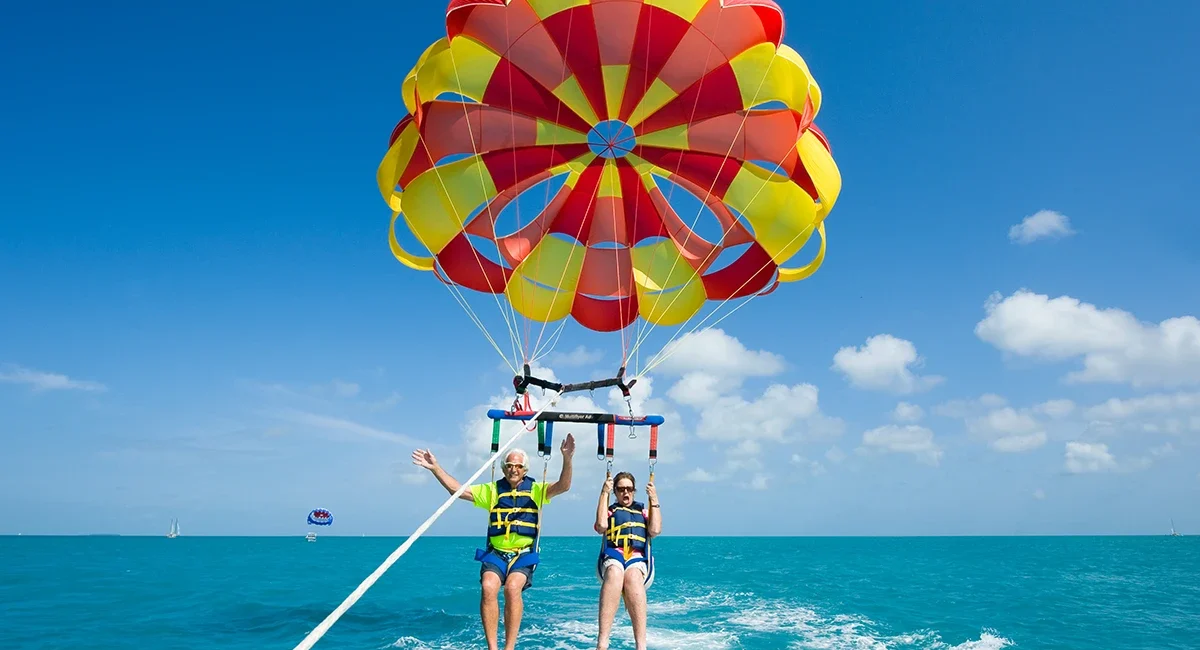 parasailing-image